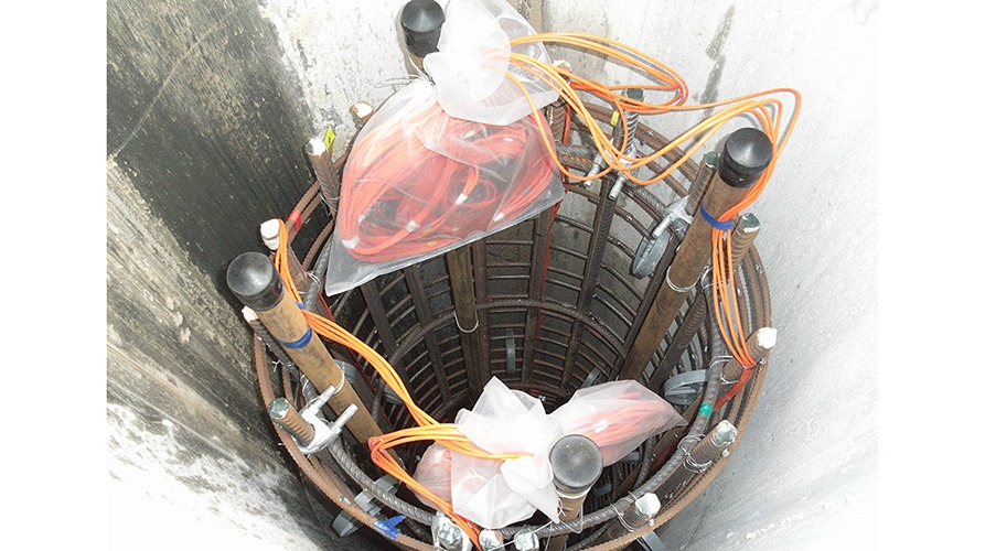 Vibrating wire strain gauges VWS-2100 installed in bored pile cage prior to filling with concrete
