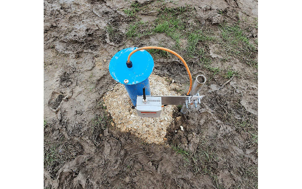 WI-SOS 480 single channel Node for VW piezometer and borehole cover in field