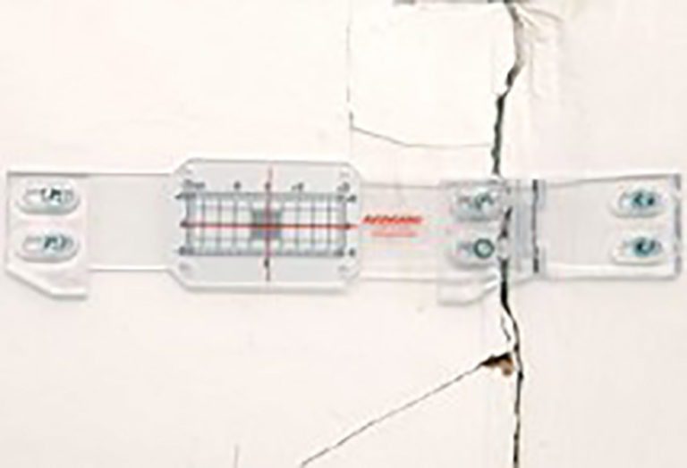 Tell-Tale Crack Meter